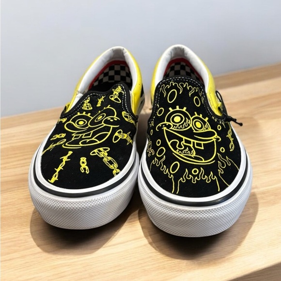 Vans Sponge Bob. Yellow and Black Classic Slip-On Sneakers. NWOB. Size 5.5 Boys. - Picture 6 of 11